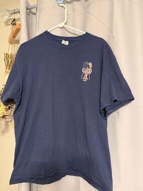 Port and Company “Maine” Navy Blue T-Shirt with American Flag 🦞 Lobster Graphic